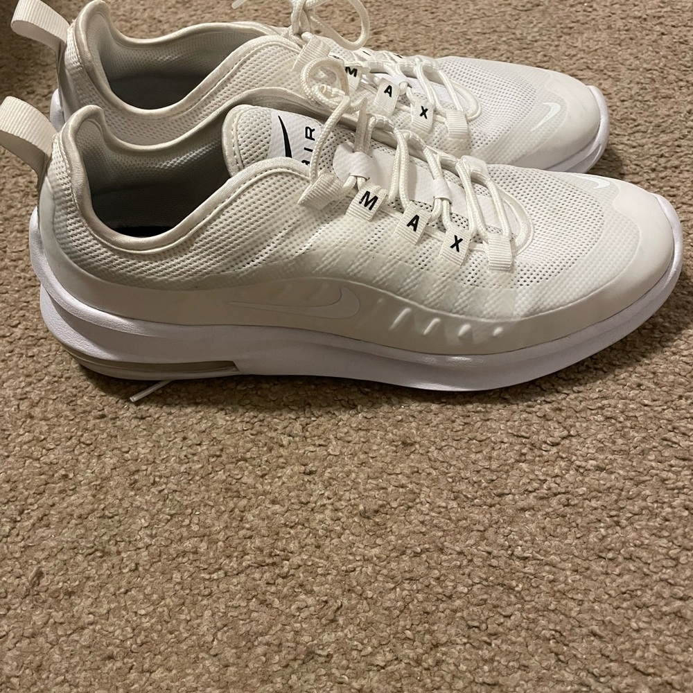 Women’s off white air forces size 10.5. Only worn a few times, great condition.